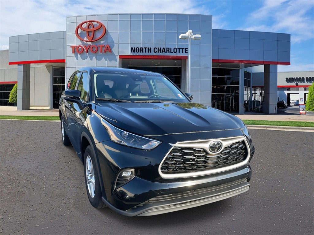 Used 2023 Toyota Highlander LE