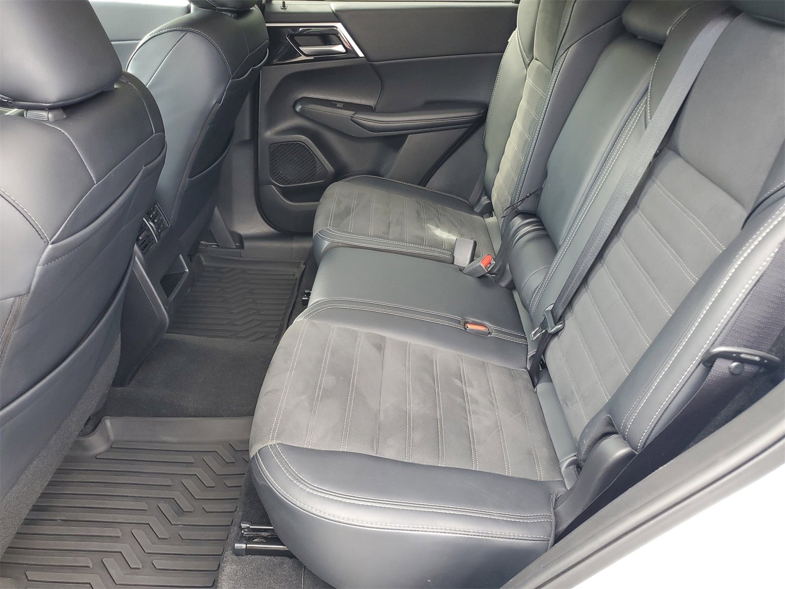 Used 2024 Mitsubishi Outlander SE image 21