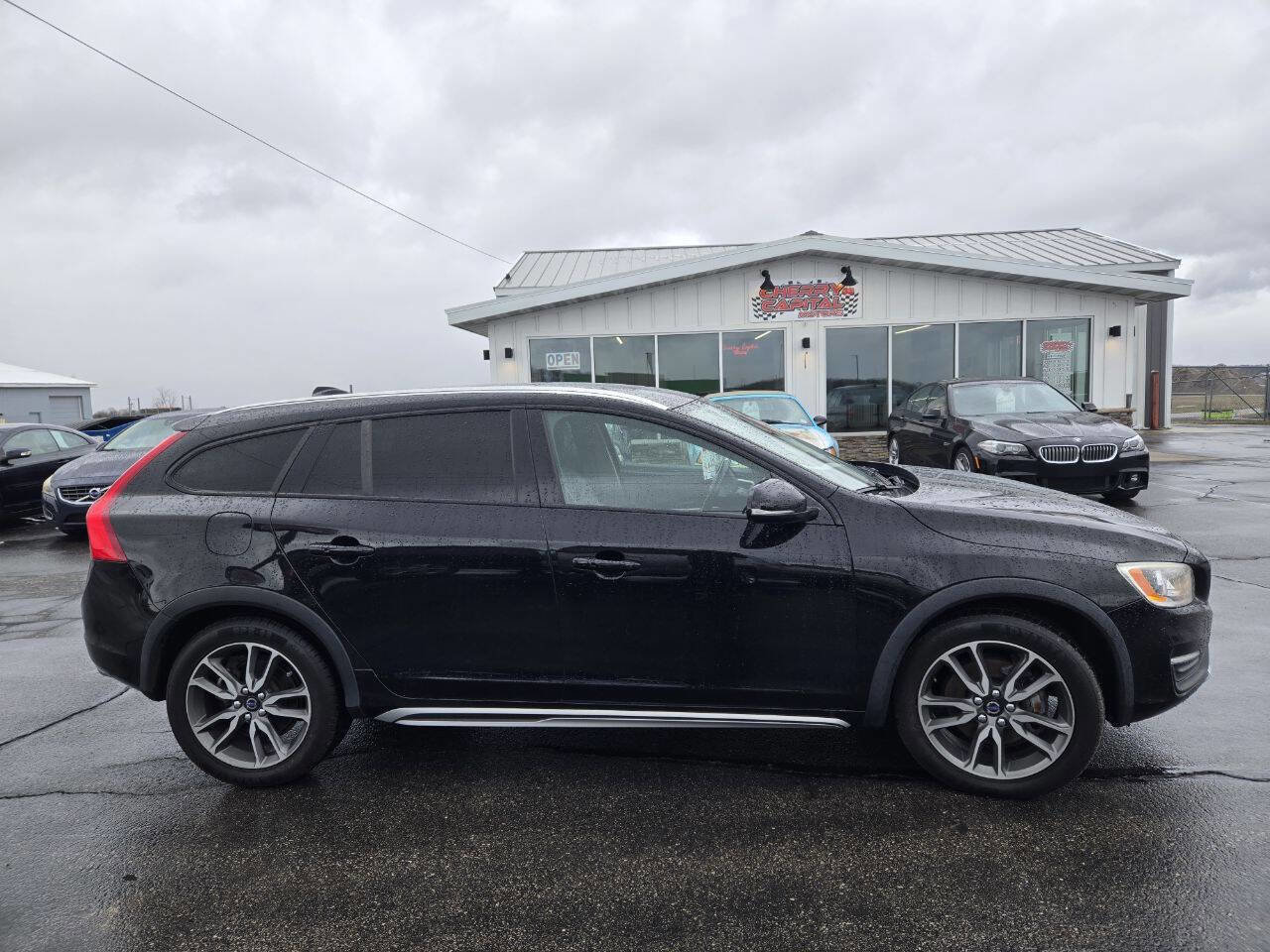 Used 2016 Volvo V60 T5 Cross Country image 7