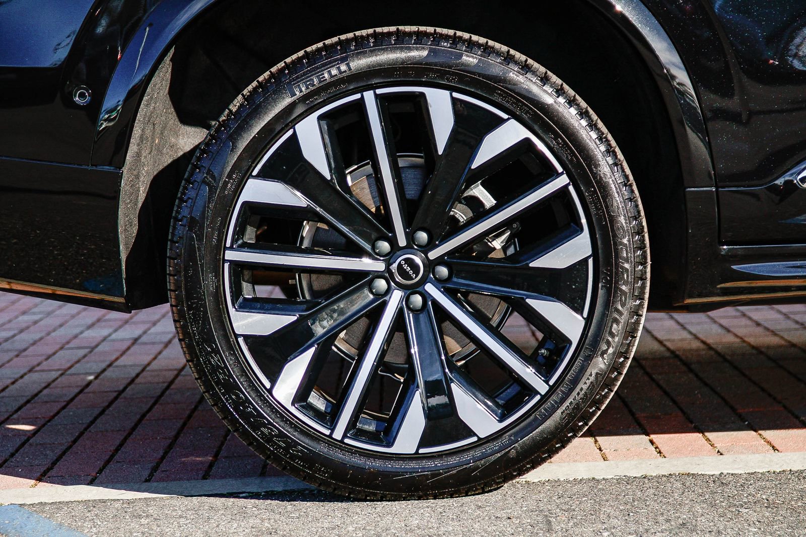 Certified 2026 Volvo XC90 B6 Plus w/ Protection Package image 10