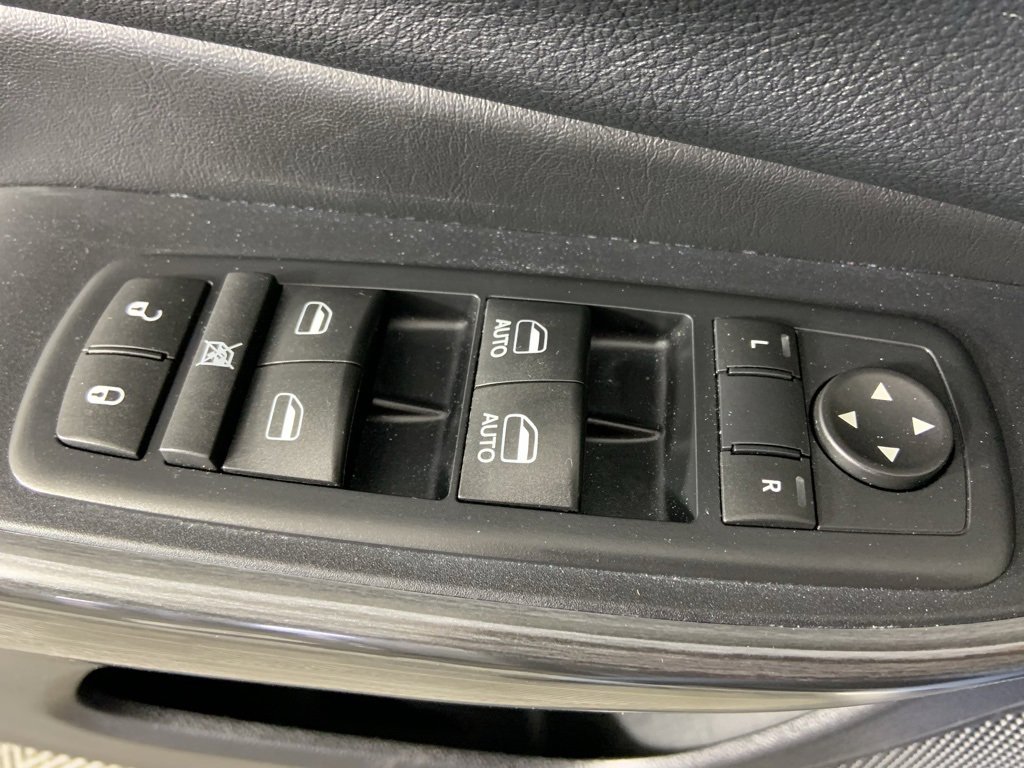 Used 2016 Jeep Cherokee Limited image 22