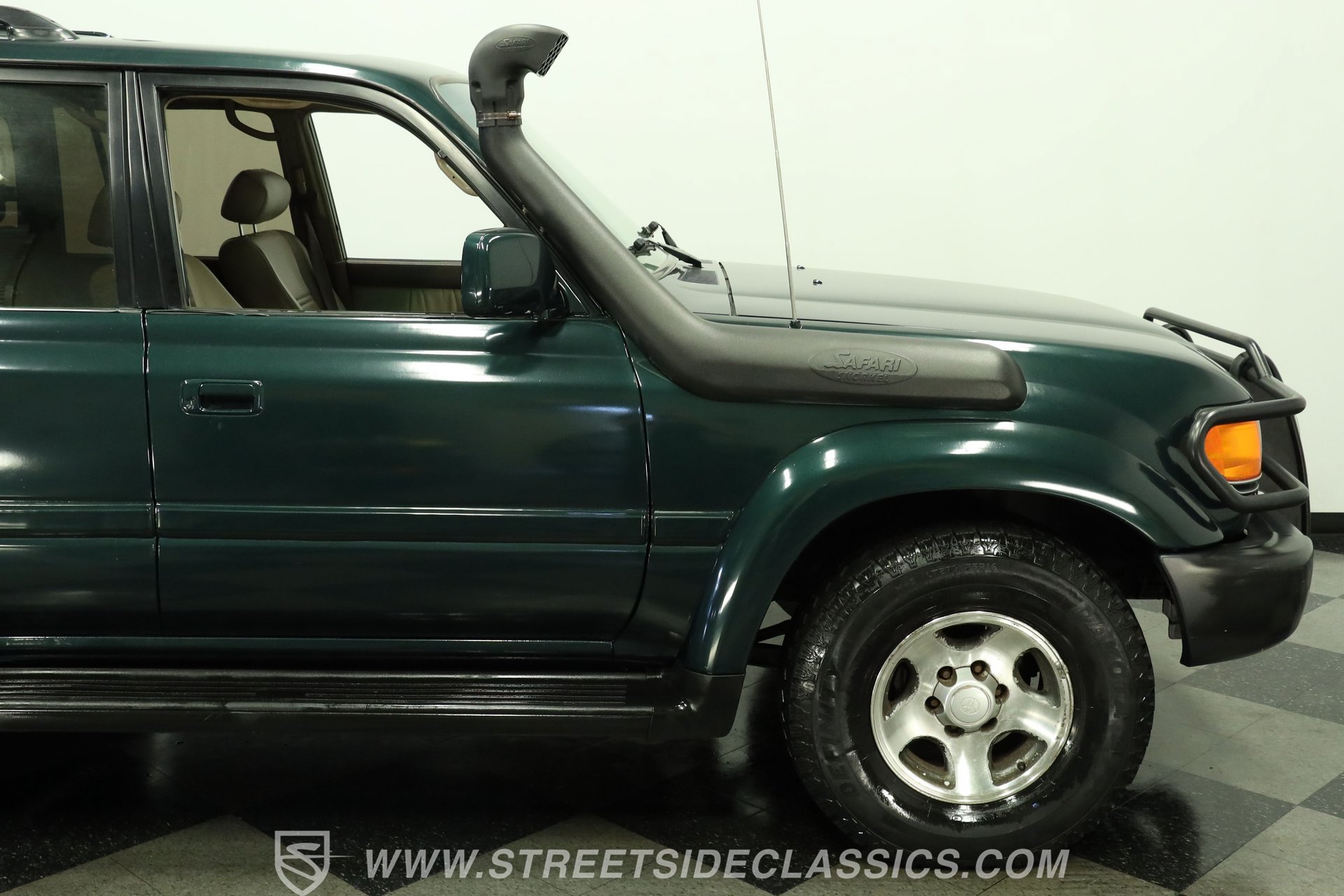Used 1997 Toyota Land Cruiser w/ Collector's Edition Pkg AWD/4WD image 29