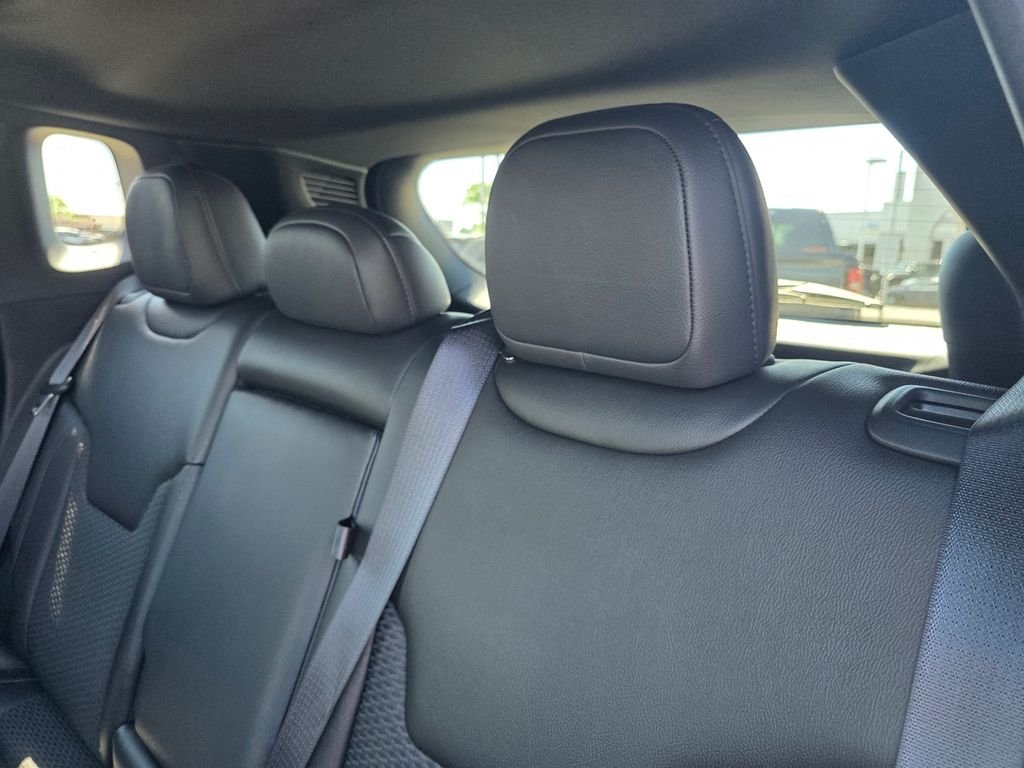 New 2025 Jeep Compass Latitude w/ Sun & Sound Group AWD/4WD image 9
