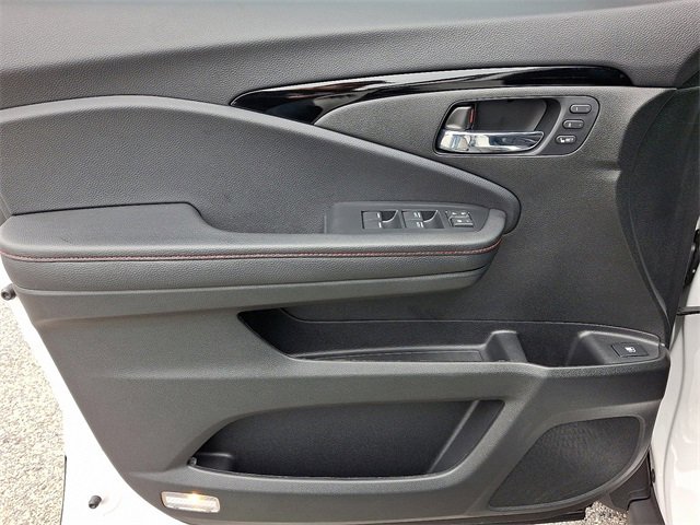 Certified 2025 Honda Ridgeline Black Edition image 12