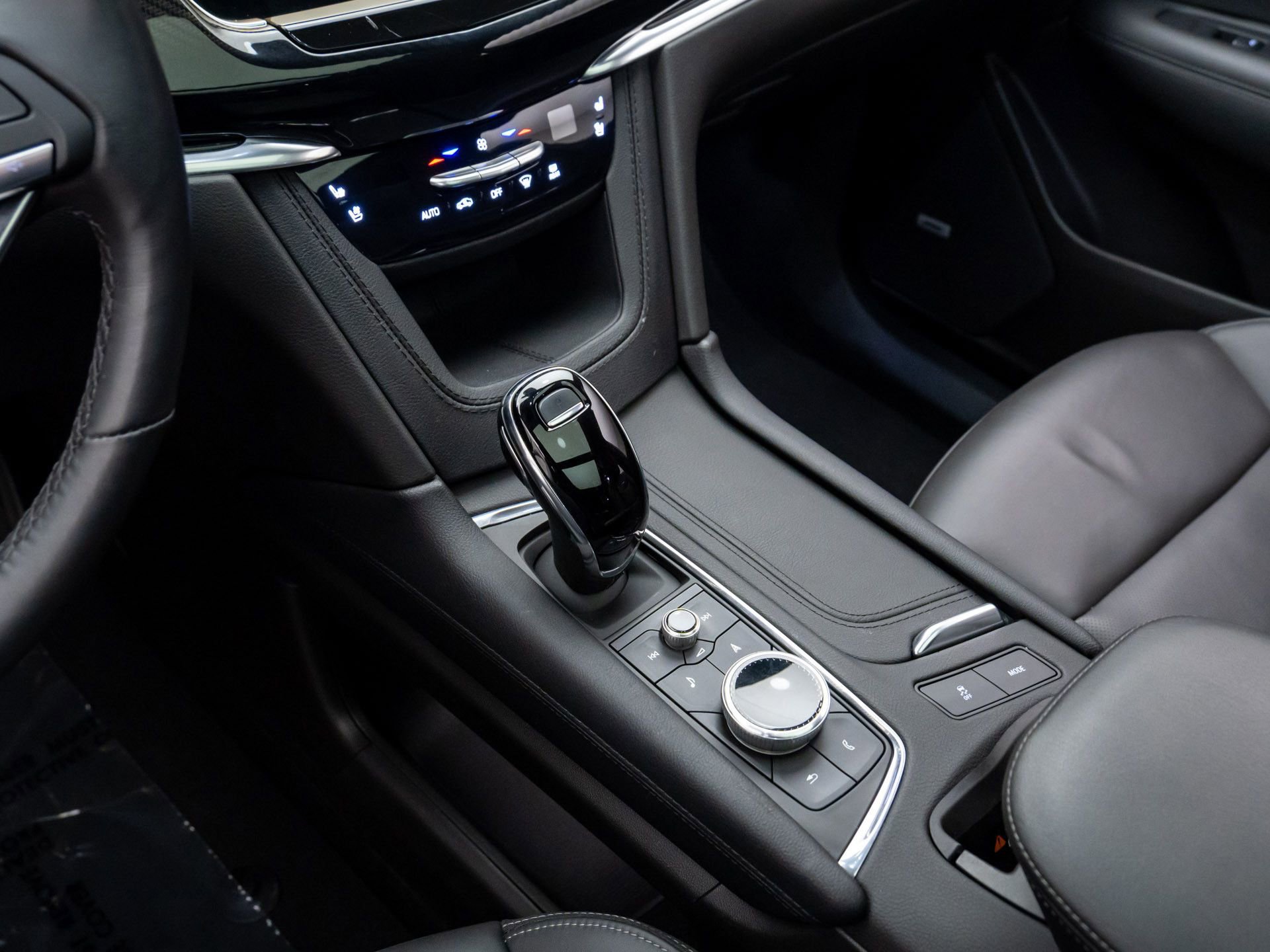 Certified 2024 Cadillac XT6 Sport w/ Technology Package image 14