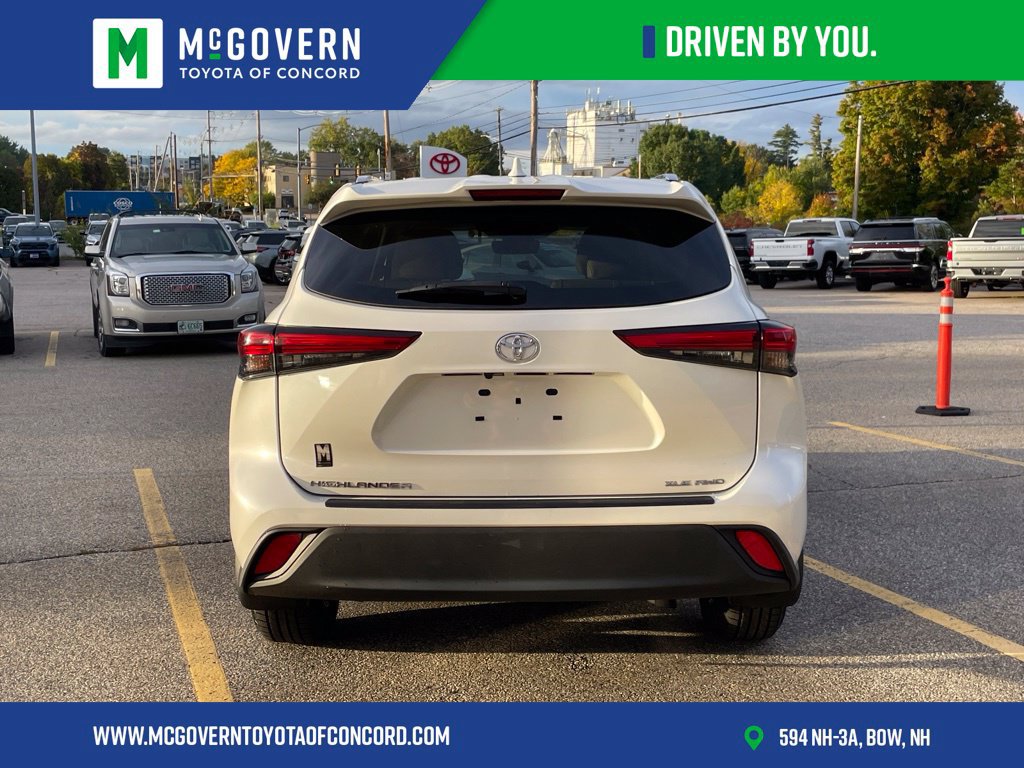Used 2021 Toyota Highlander XLE AWD/4WD image 4