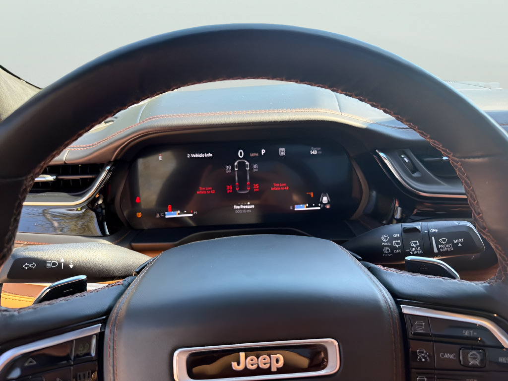Used 2023 Jeep Grand Cherokee L Summit AWD/4WD image 21