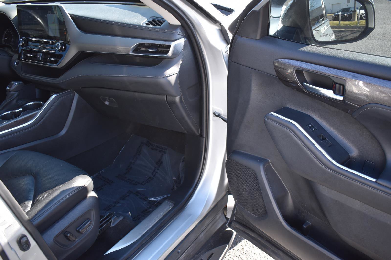 Used 2021 Toyota Highlander Platinum image 17