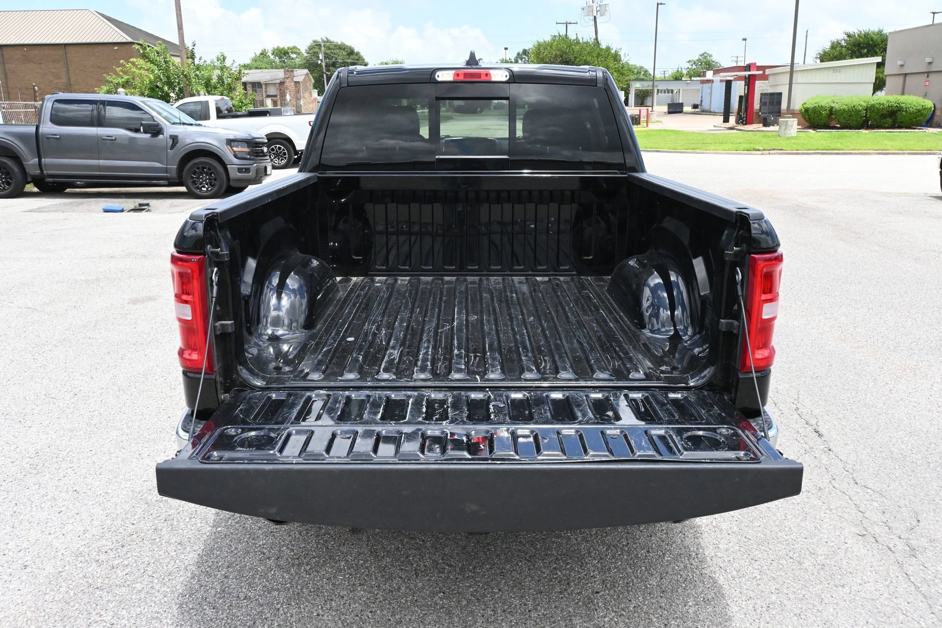 Used 2026 RAM 1500 Laramie AWD/4WD image 5