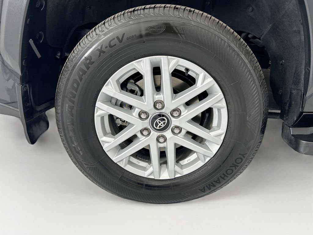 Used 2025 Toyota Sequoia SR5 image 31