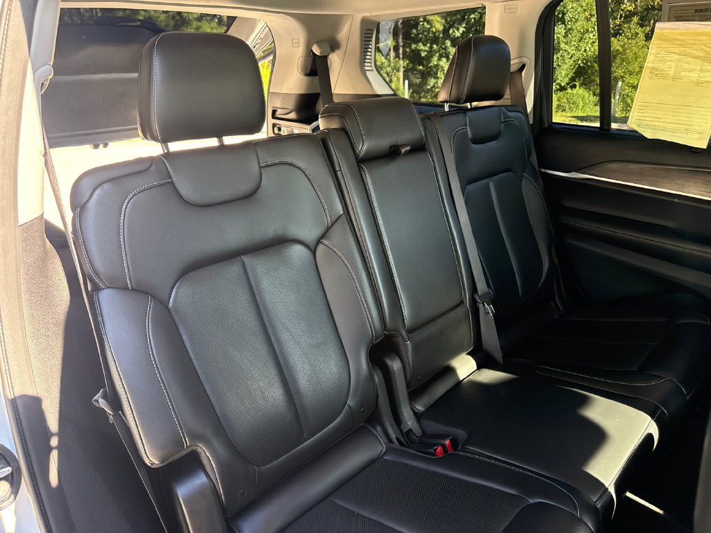Used 2021 Jeep Grand Cherokee L Limited w/ Luxury Tech Group II AWD/4WD image 34