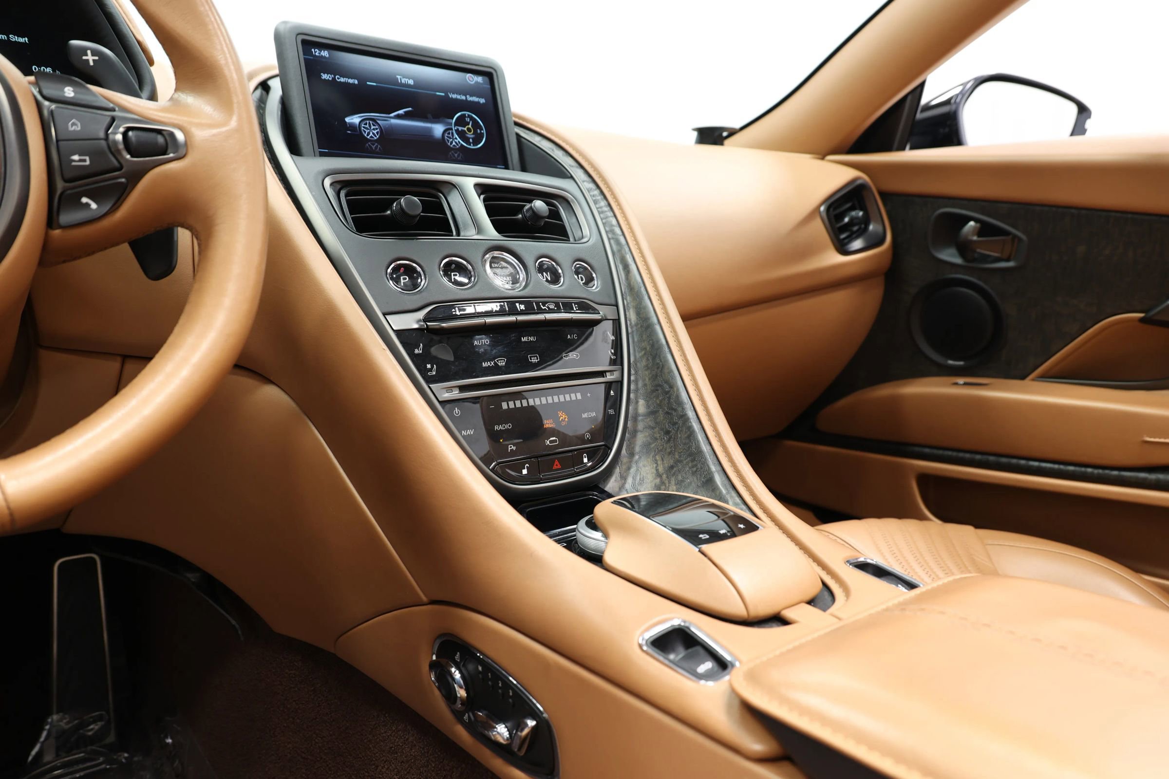 Used 2020 Aston Martin DB11 Volante image 40