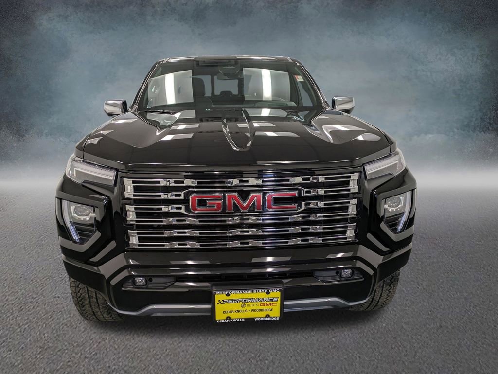 Used 2025 GMC Canyon Denali image 2