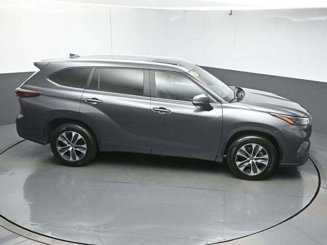 Used 2024 Toyota Highlander XLE FWD image 49