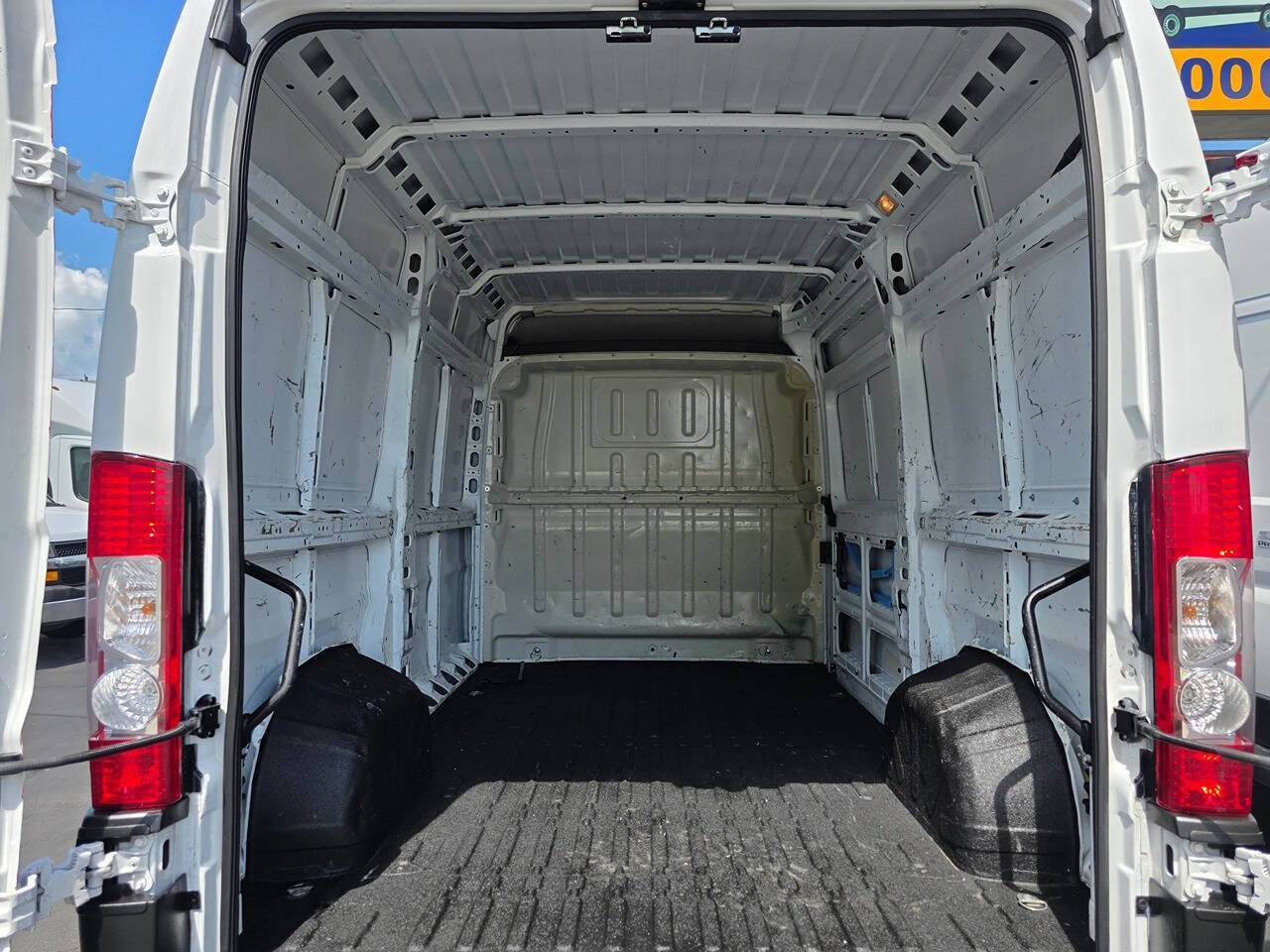Used 2023 RAM ProMaster 1500 w/ Convenience Group FWD image 11