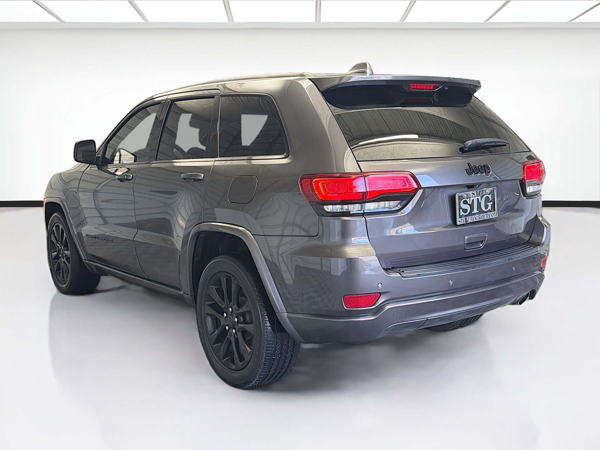 Used 2020 Jeep Grand Cherokee Altitude image 6