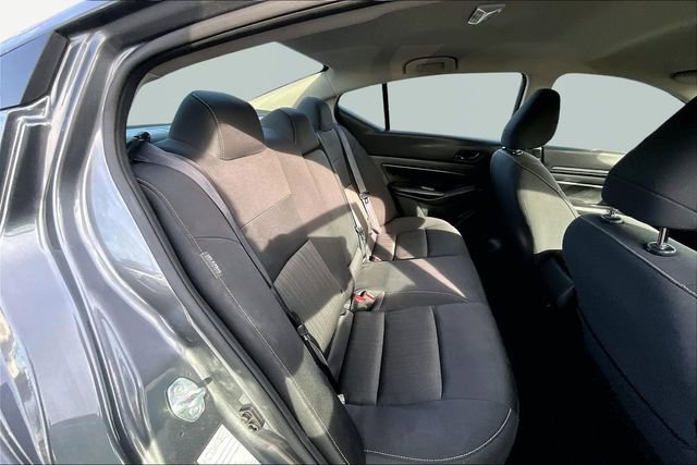 Used 2024 Nissan Altima 2.5 SV image 17