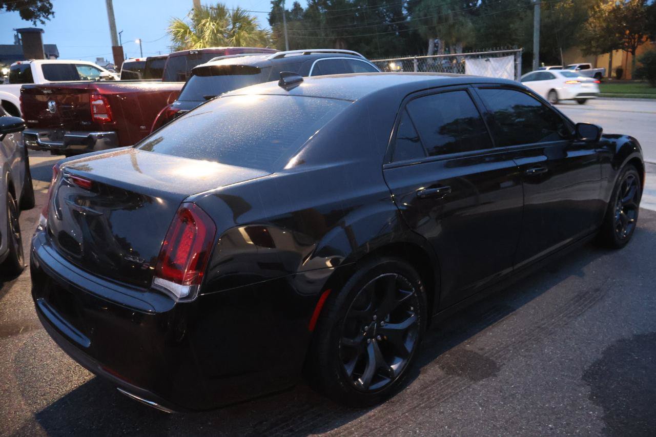 Used 2021 Chrysler 300 S RWD image 4