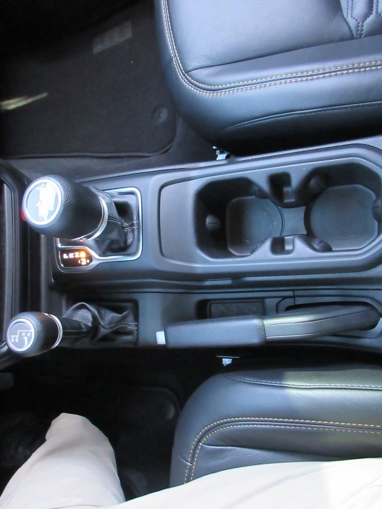 Used 2025 Jeep Wrangler Sport S image 30