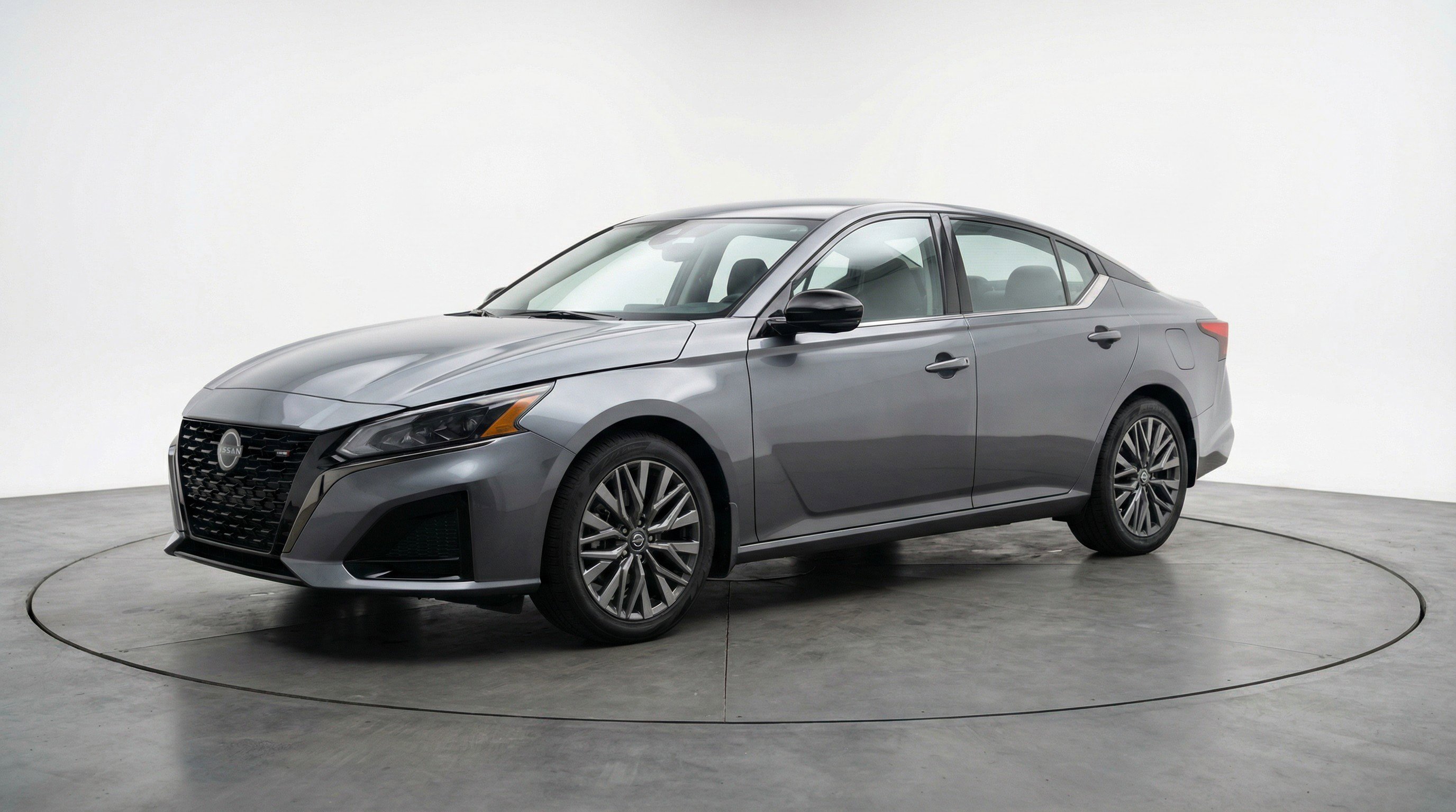 Used 2025 Nissan Altima 2.5 SV image 3