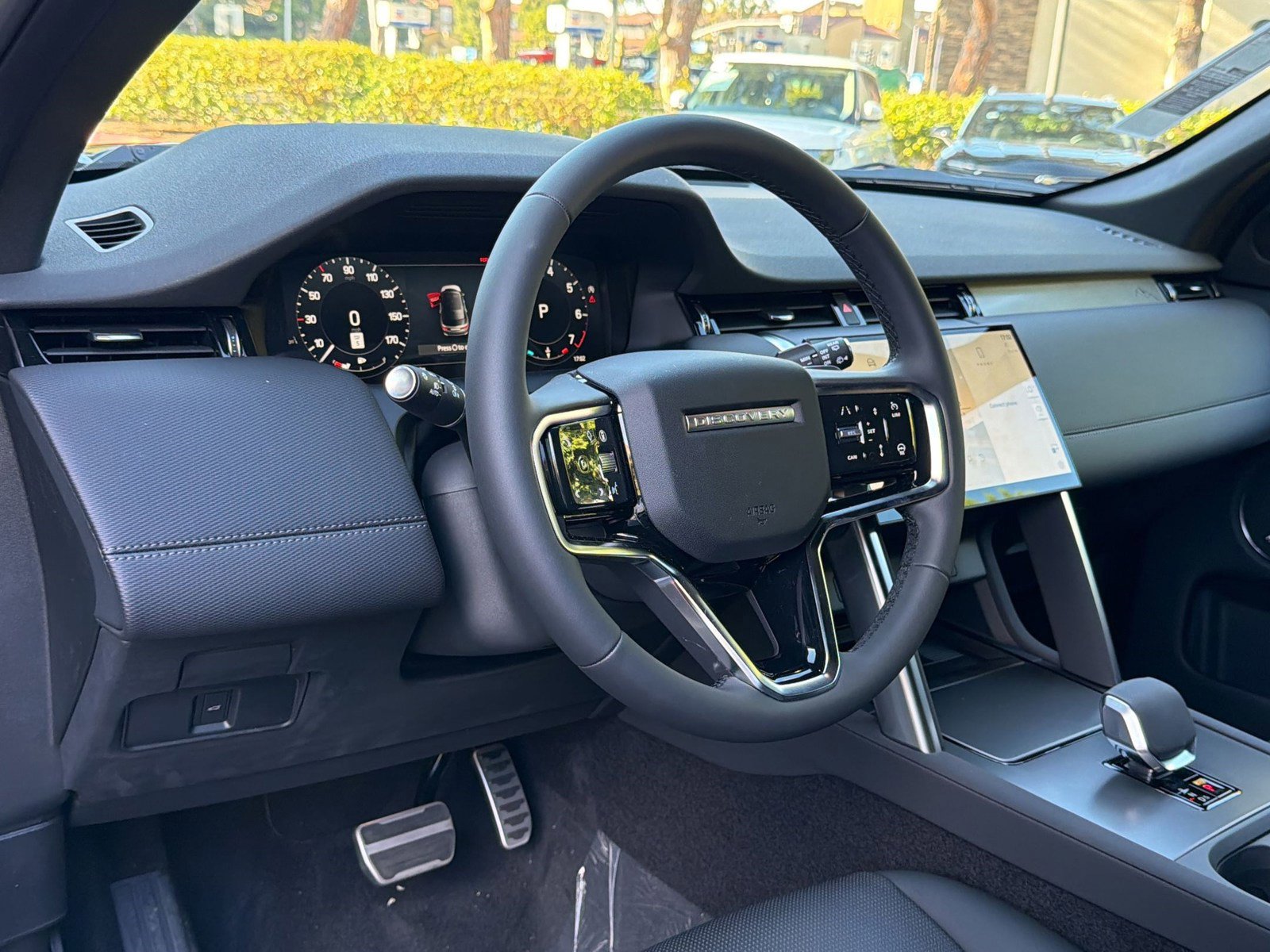 New 2026 Land Rover Discovery Sport Landmark image 4