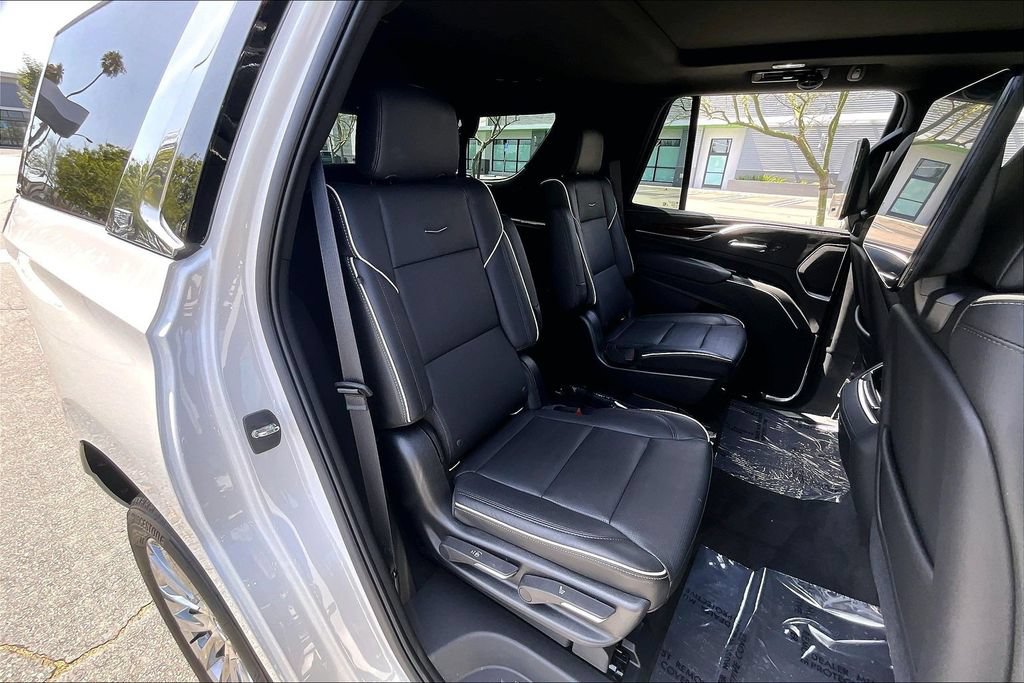 Used 2021 Cadillac Escalade Premium Luxury AWD/4WD image 18