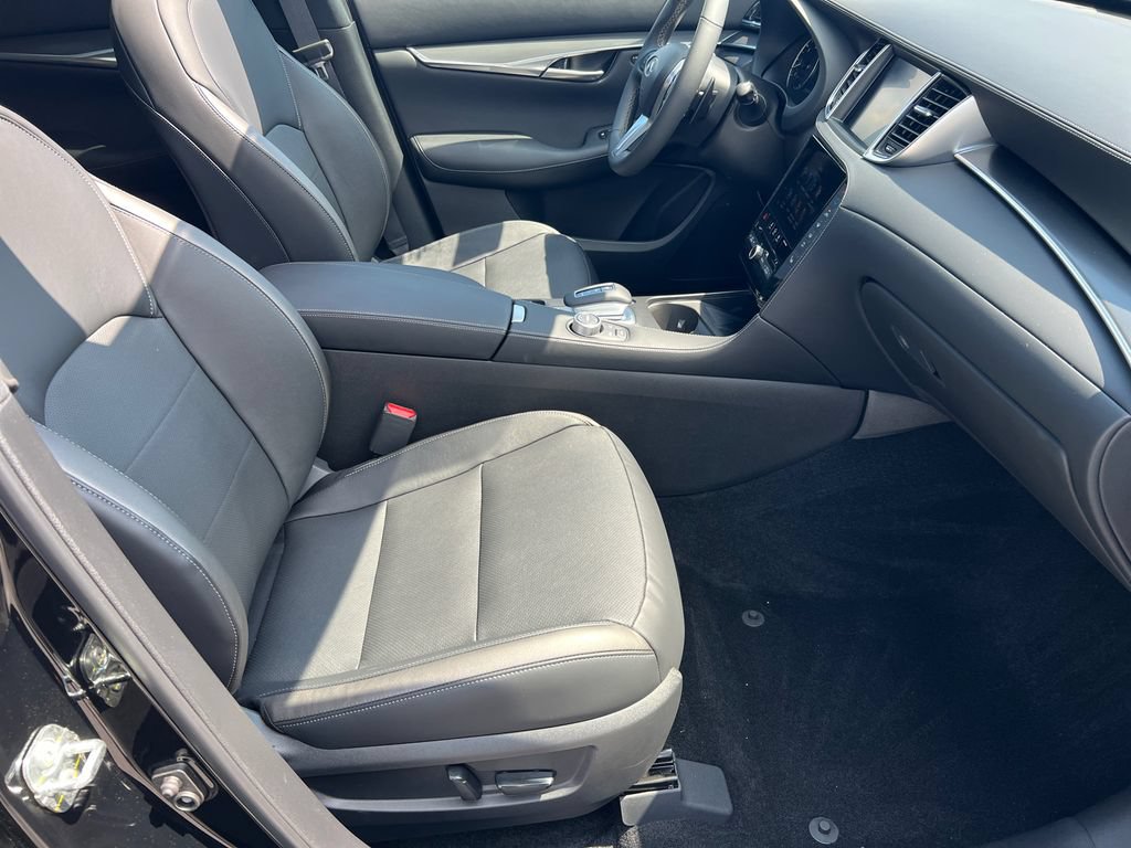 Certified 2025 INFINITI QX50 Luxe AWD/4WD image 13