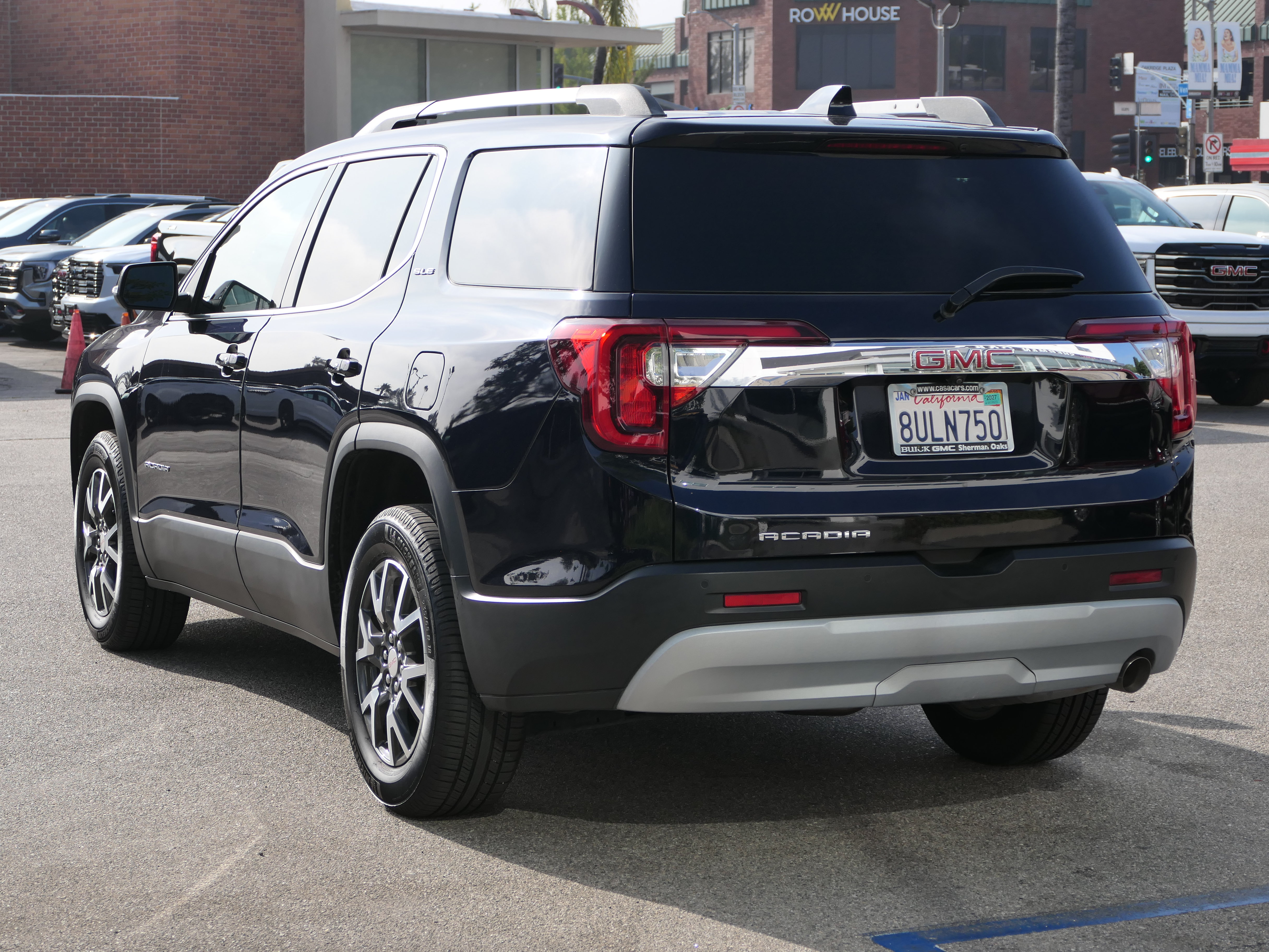 Used 2021 GMC Acadia SLE w/ Driver Convenience Package FWD image 3