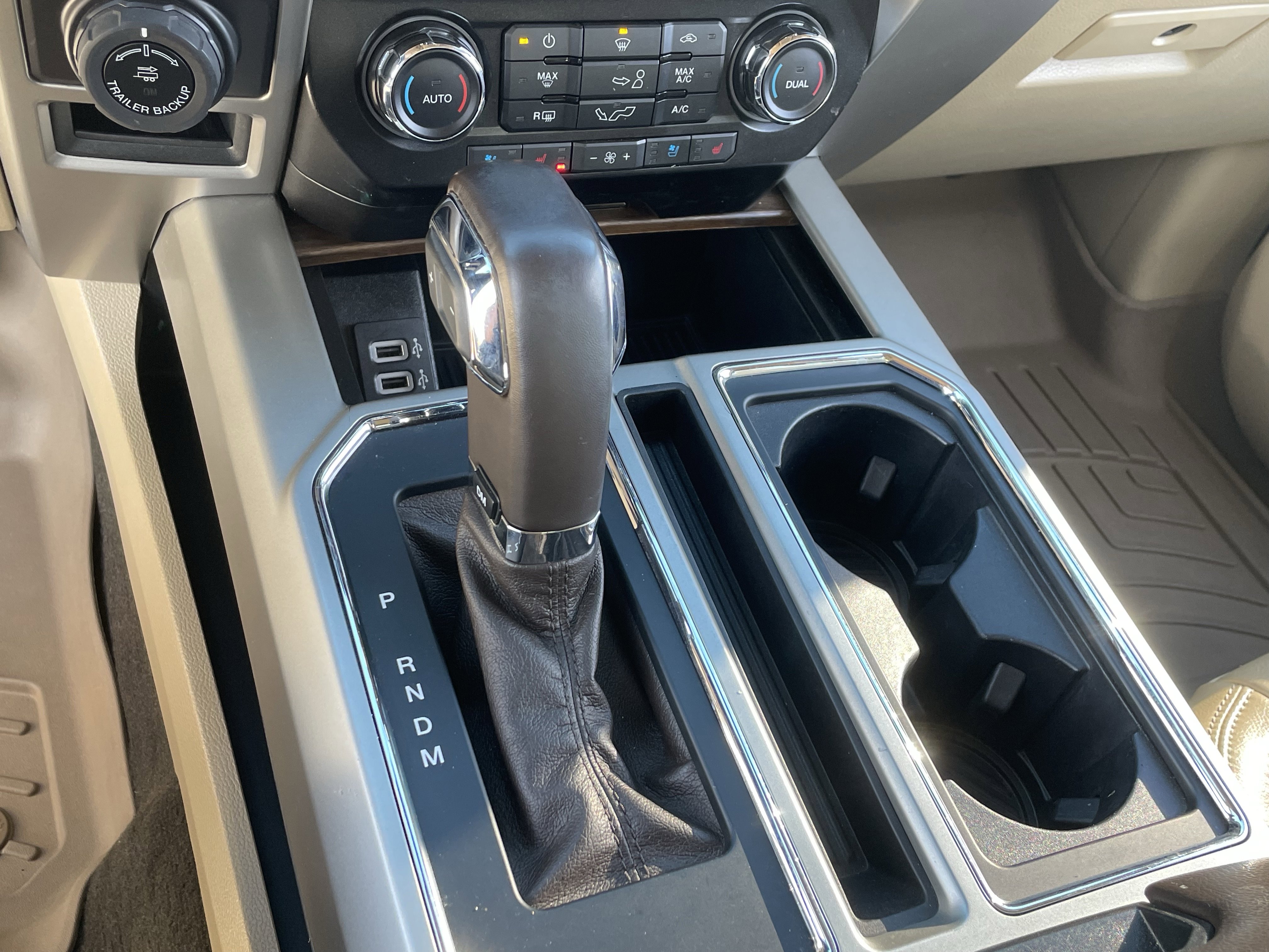 Used 2020 Ford F150 Lariat w/ Trailer Tow Package image 25