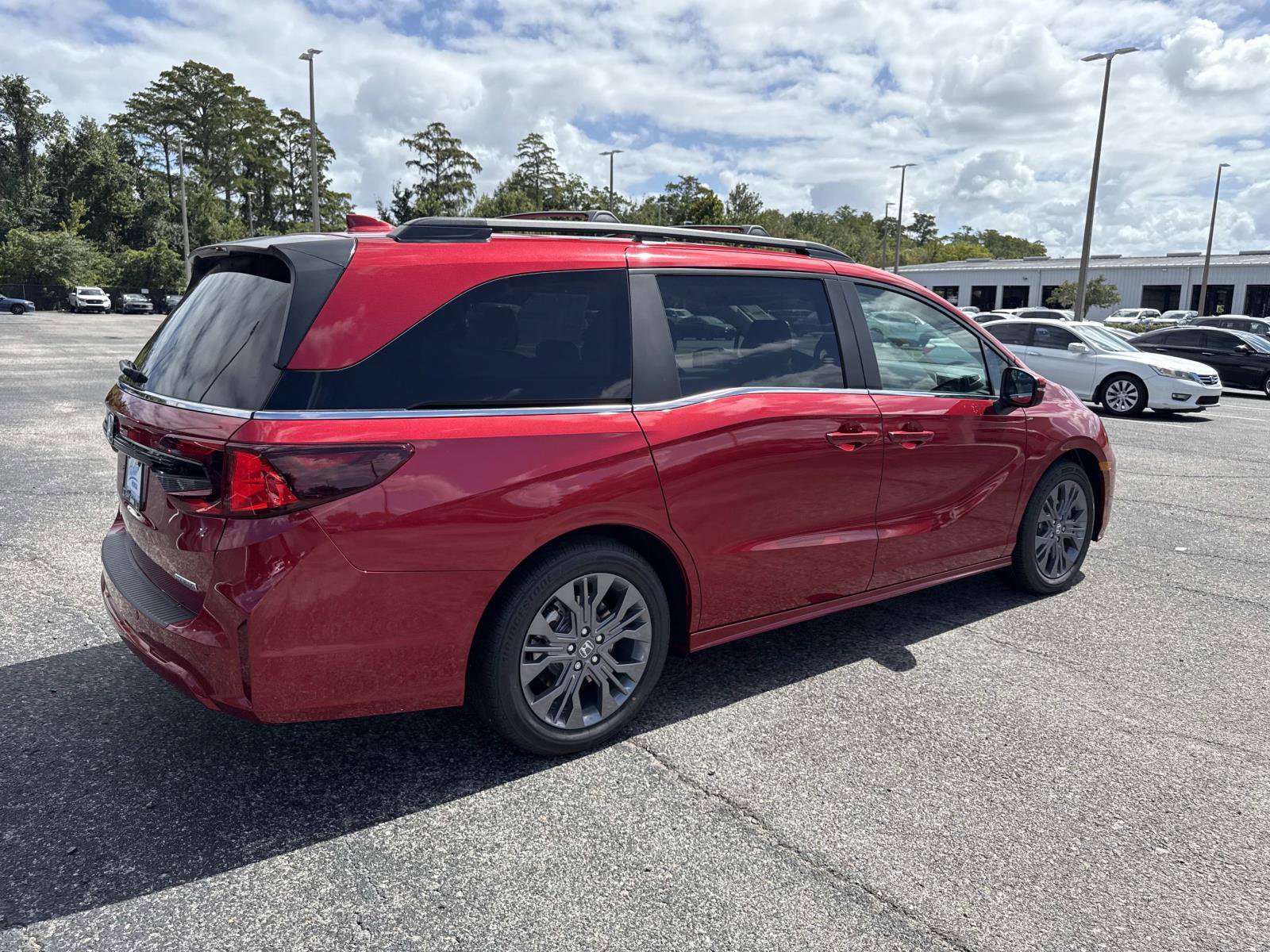 New 2026 Honda Odyssey Touring image 4