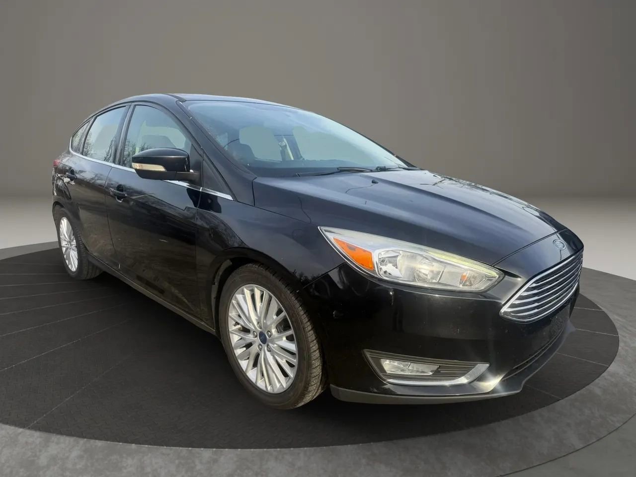 Used 2017 Ford Focus Titanium image 3
