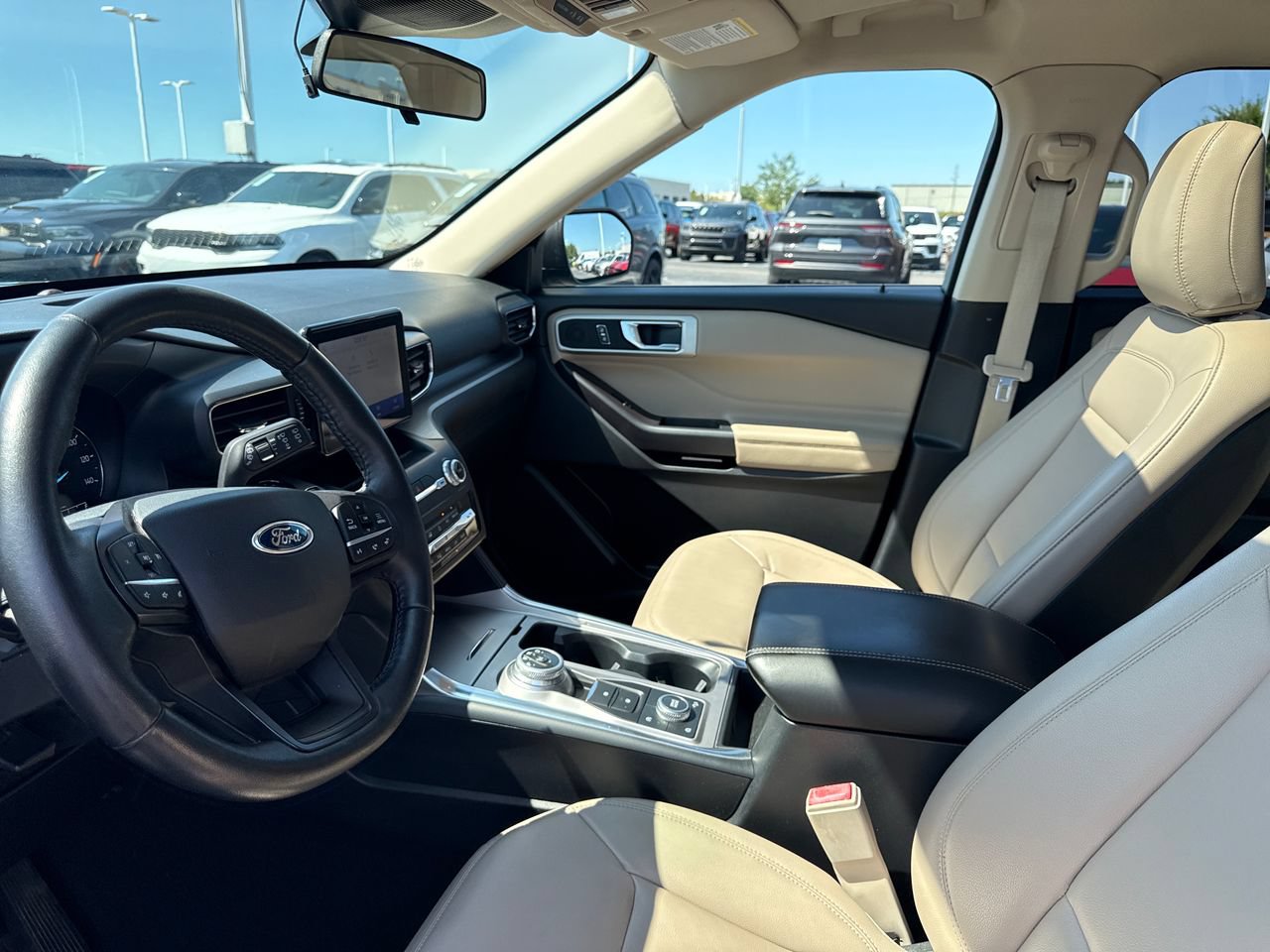 Used 2020 Ford Explorer XLT w/ Equipment Group 202A AWD/4WD image 12