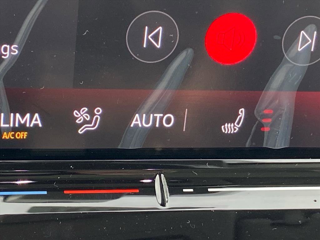 New 2026 Volkswagen Tiguan SE image 9