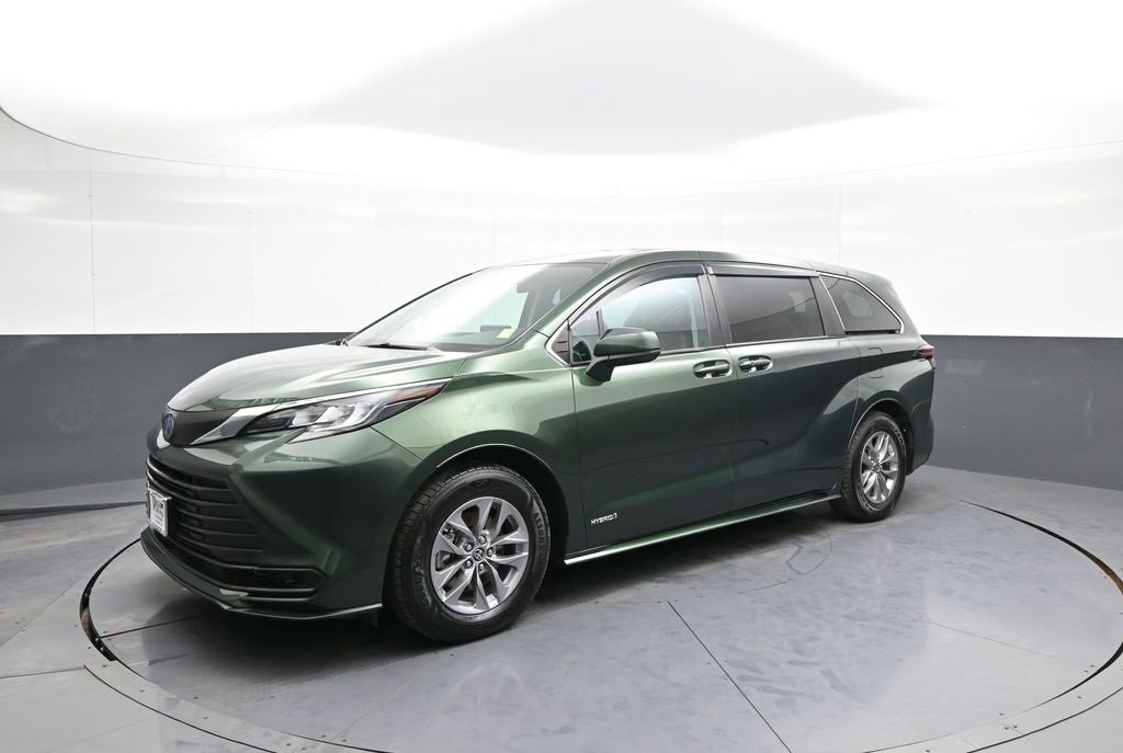 Certified 2021 Toyota Sienna LE image 10