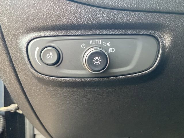 Used 2018 Chevrolet Equinox LT image 19