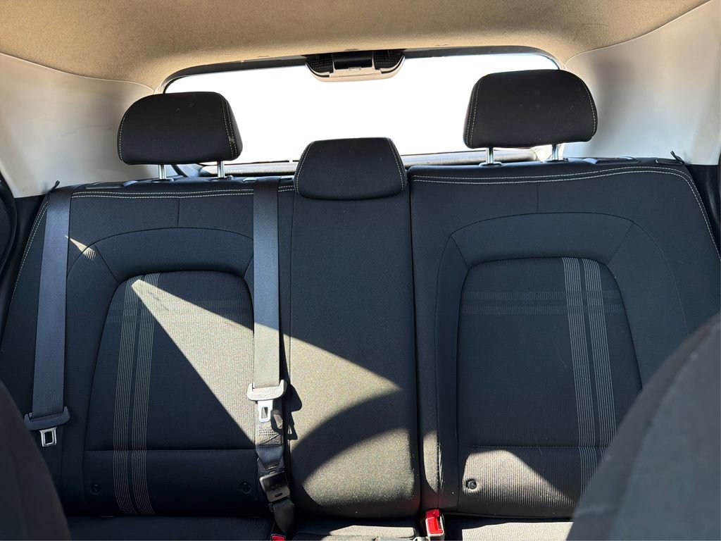 Used 2023 Hyundai Venue SEL FWD image 16