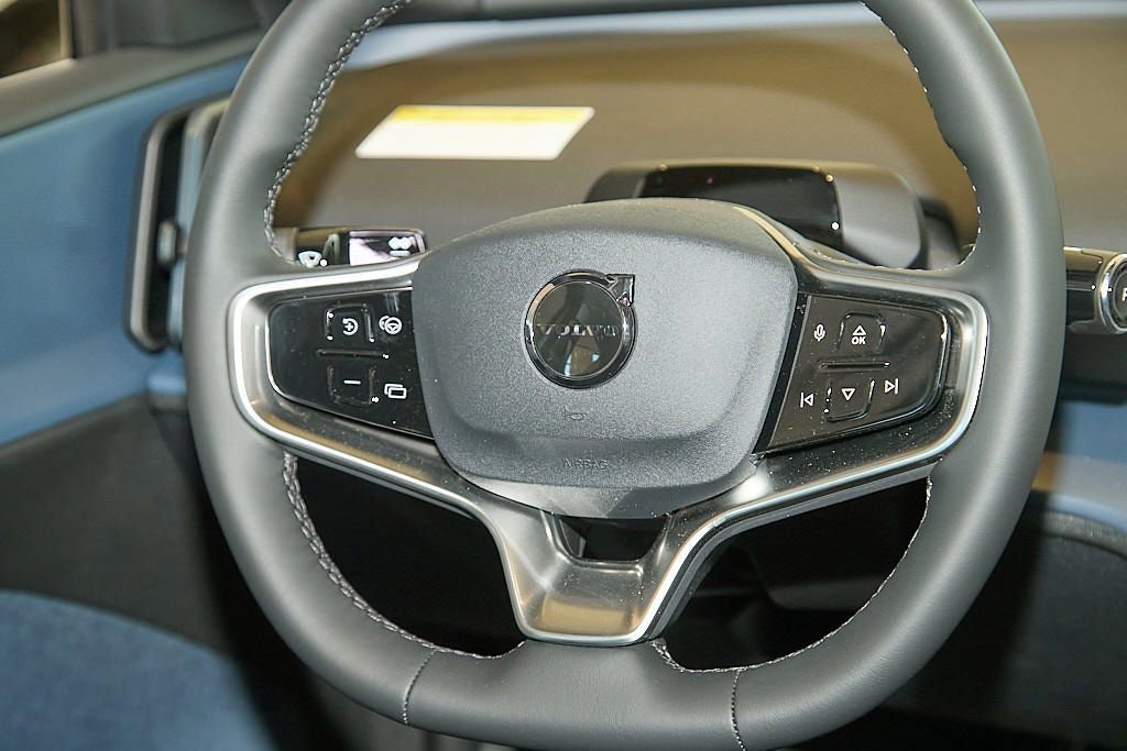 New 2026 Volvo EX30 Plus w/ Climate Package image 18