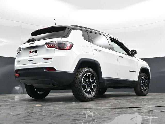 Used 2025 Jeep Compass Trailhawk AWD/4WD image 59