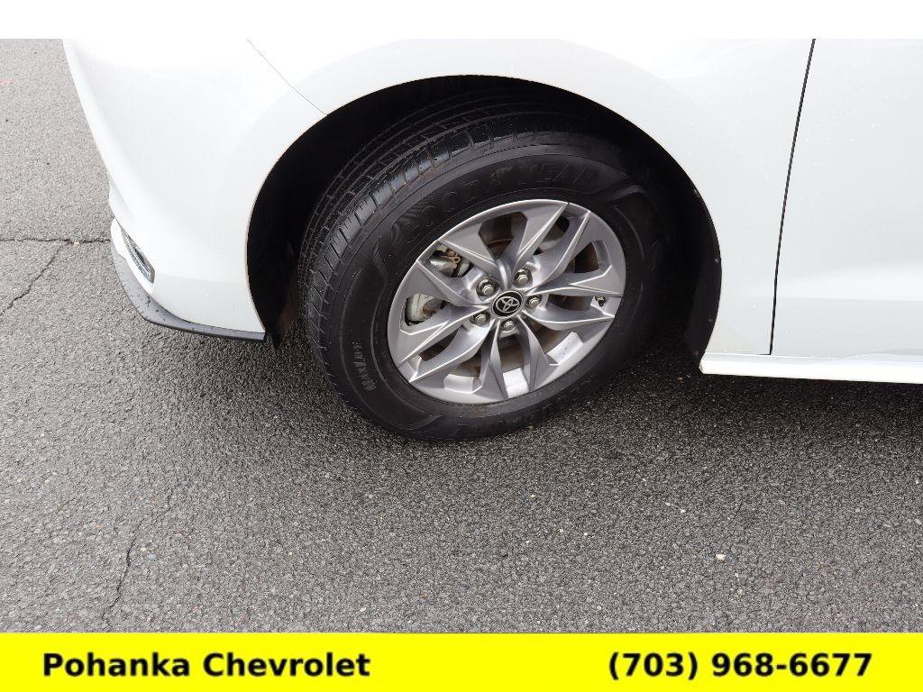 Used 2022 Toyota Sienna XLE image 31
