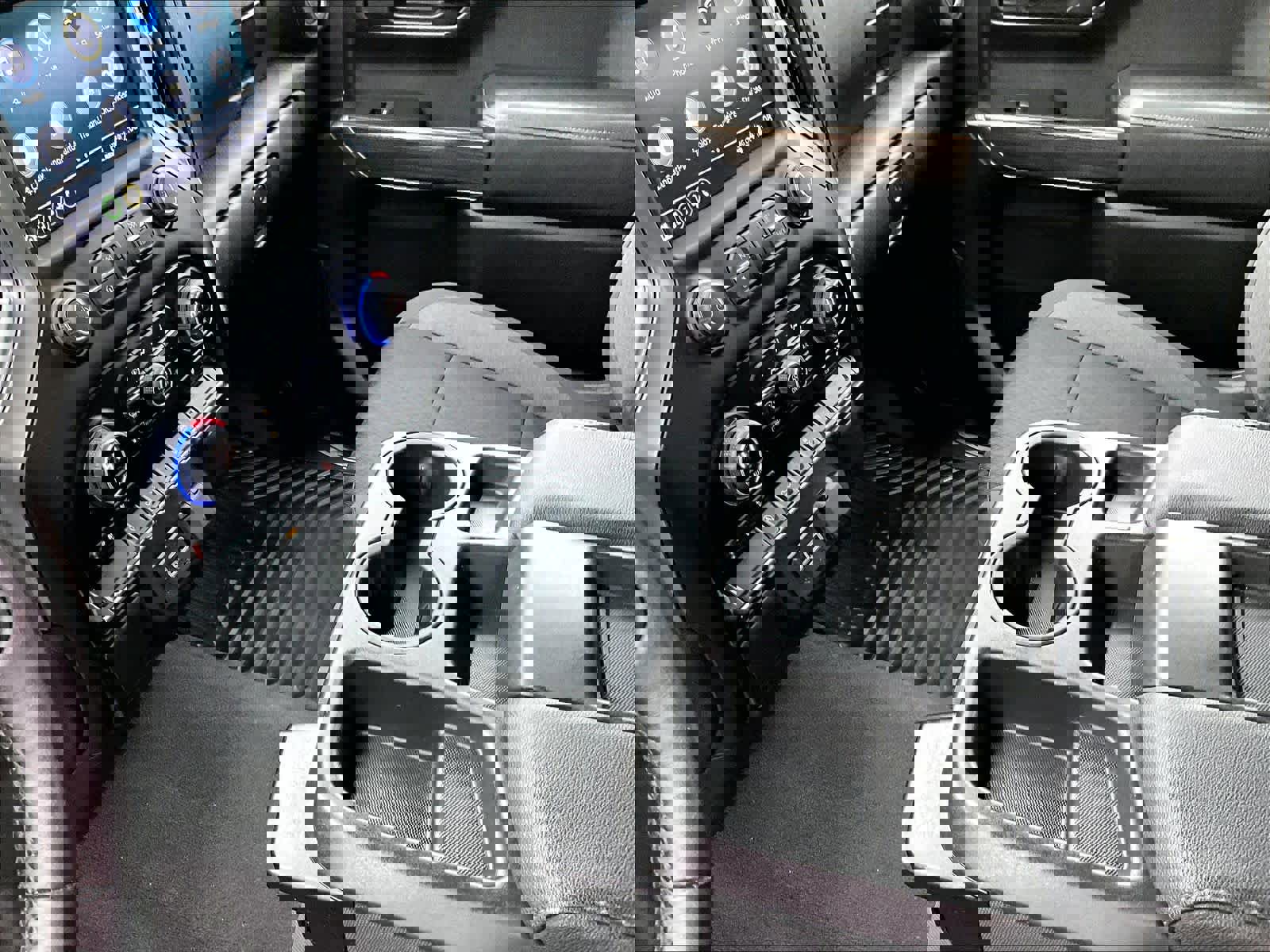 Used 2022 Chevrolet Silverado 1500 LT AWD/4WD image 20