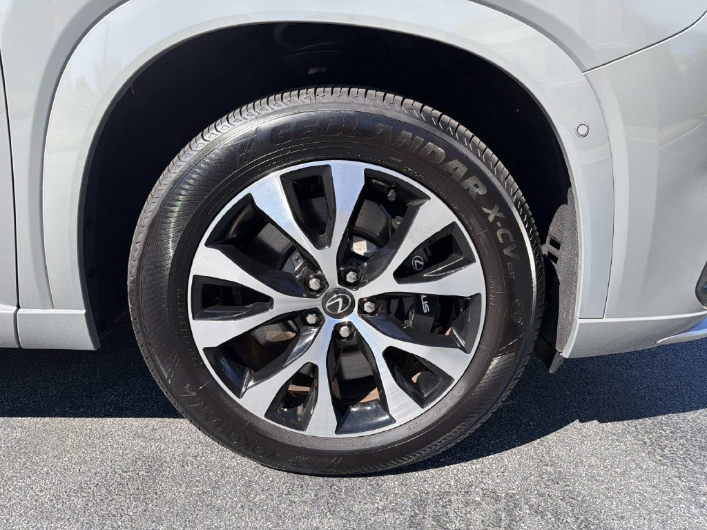 Used 2025 Lexus TX 500h AWD w/ Technology Package image 33