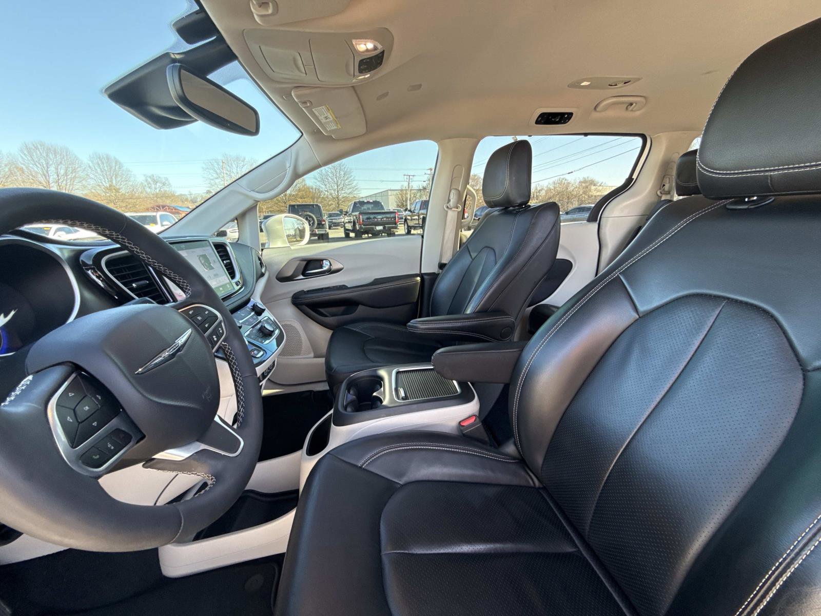 Certified 2022 Chrysler Pacifica Touring-L image 23