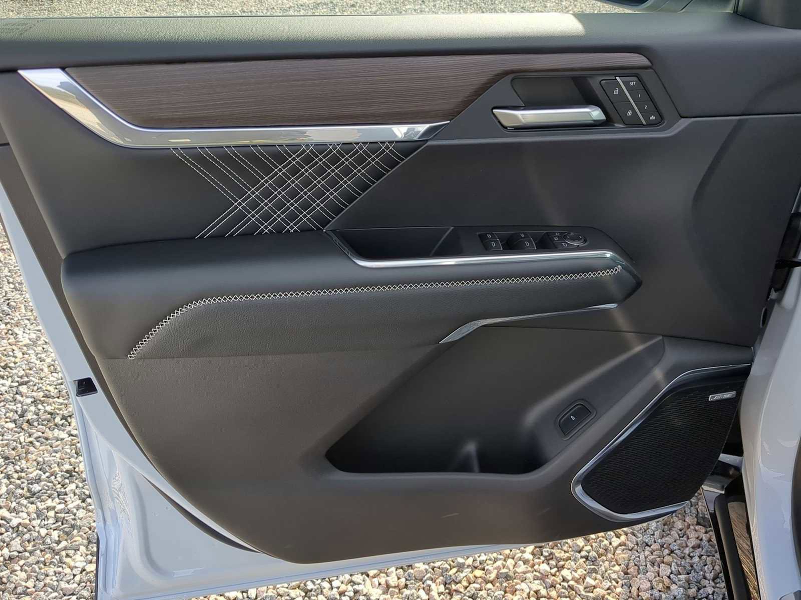 New 2026 GMC Acadia Denali w/ Super Cruise Package image 11