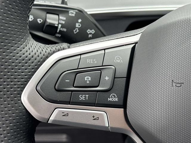 New 2026 Volkswagen Tiguan SE R-Line FWD image 8