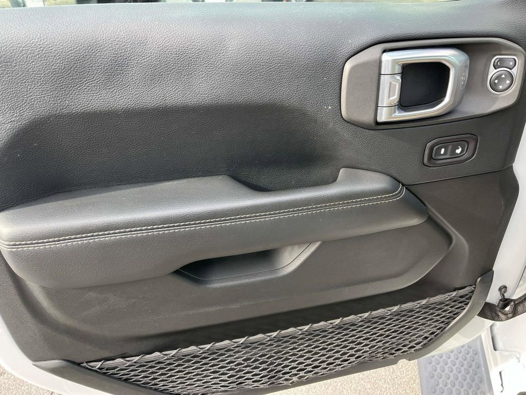 Used 2018 Jeep Wrangler Unlimited Sahara image 23