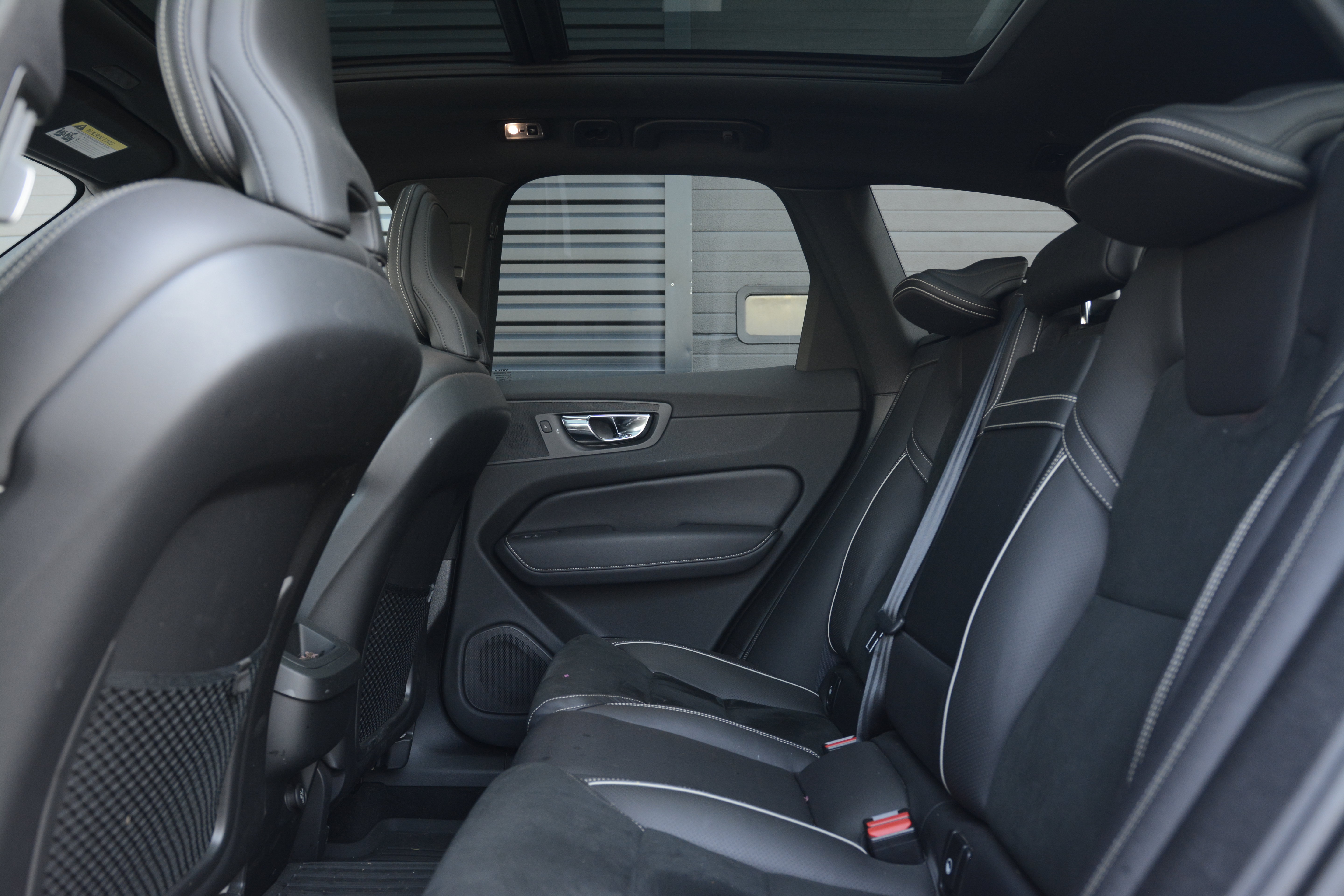 Used 2019 Volvo XC60 T6 R-Design w/ Protection Package Premier AWD/4WD image 28