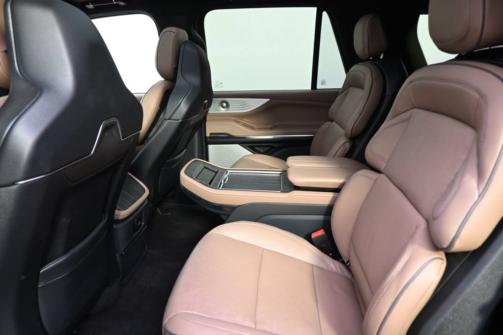 New 2026 Lincoln Navigator L Black Label AWD/4WD image 21