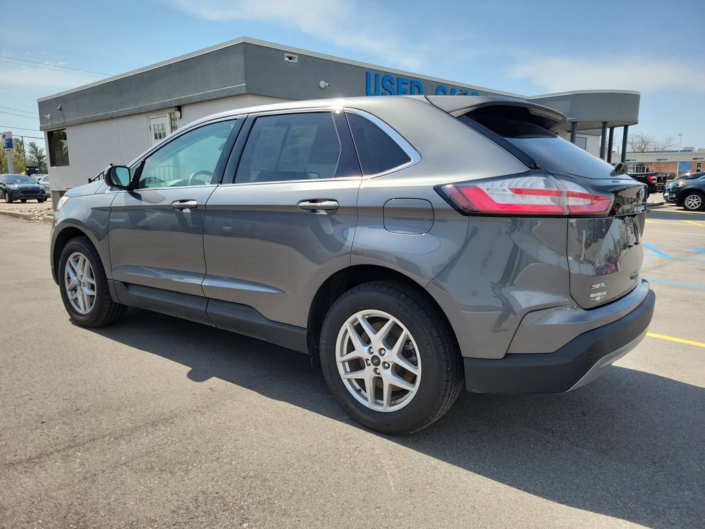 Used 2024 Ford Edge SEL w/ Convenience Package AWD/4WD image 3