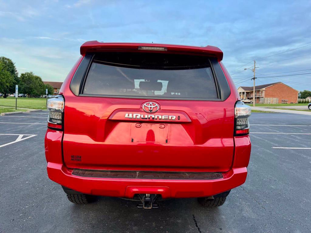 Used 2022 Toyota 4Runner SR5 AWD/4WD image 10