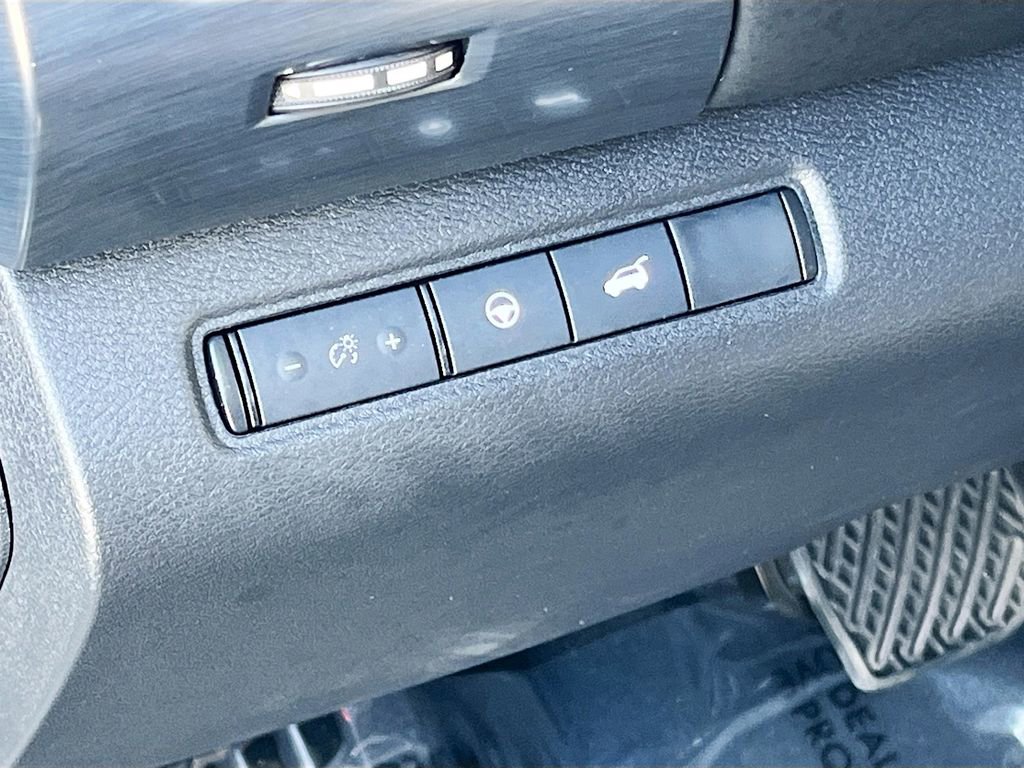 Used 2025 Nissan Pathfinder SL image 10